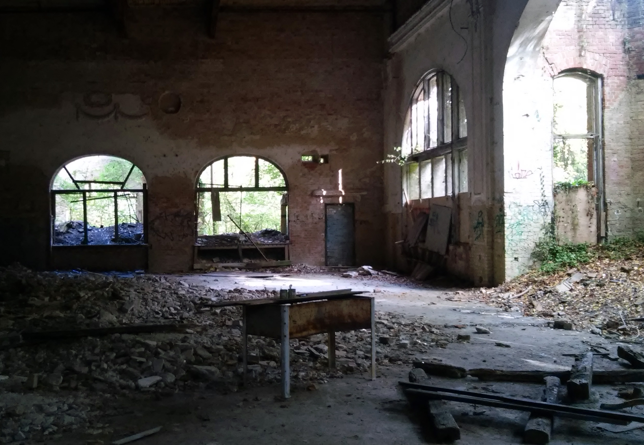 Verfall, so weit das Auge reicht: ehemalige Klinik in Beelitz
